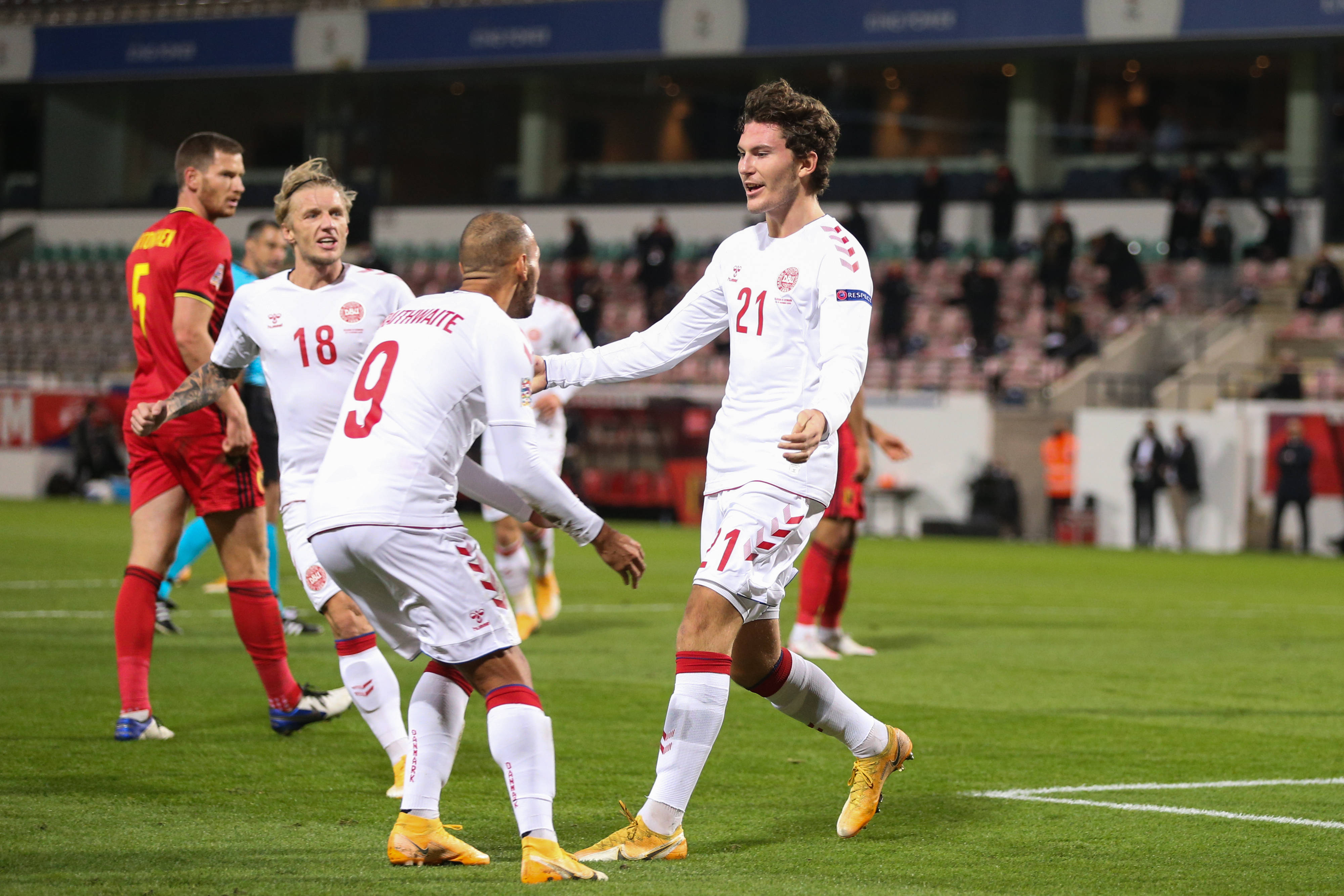 上毫不逊色 上毫不逊色